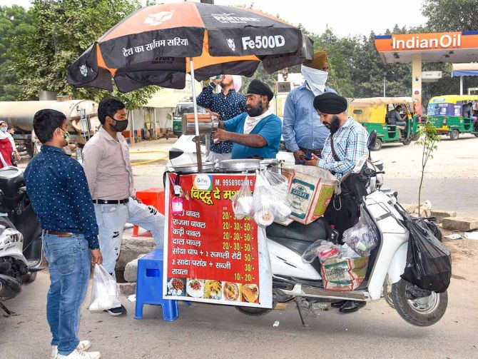 Balbir-Singh-Home-Food-On-Scooter-After-Loosing-Job